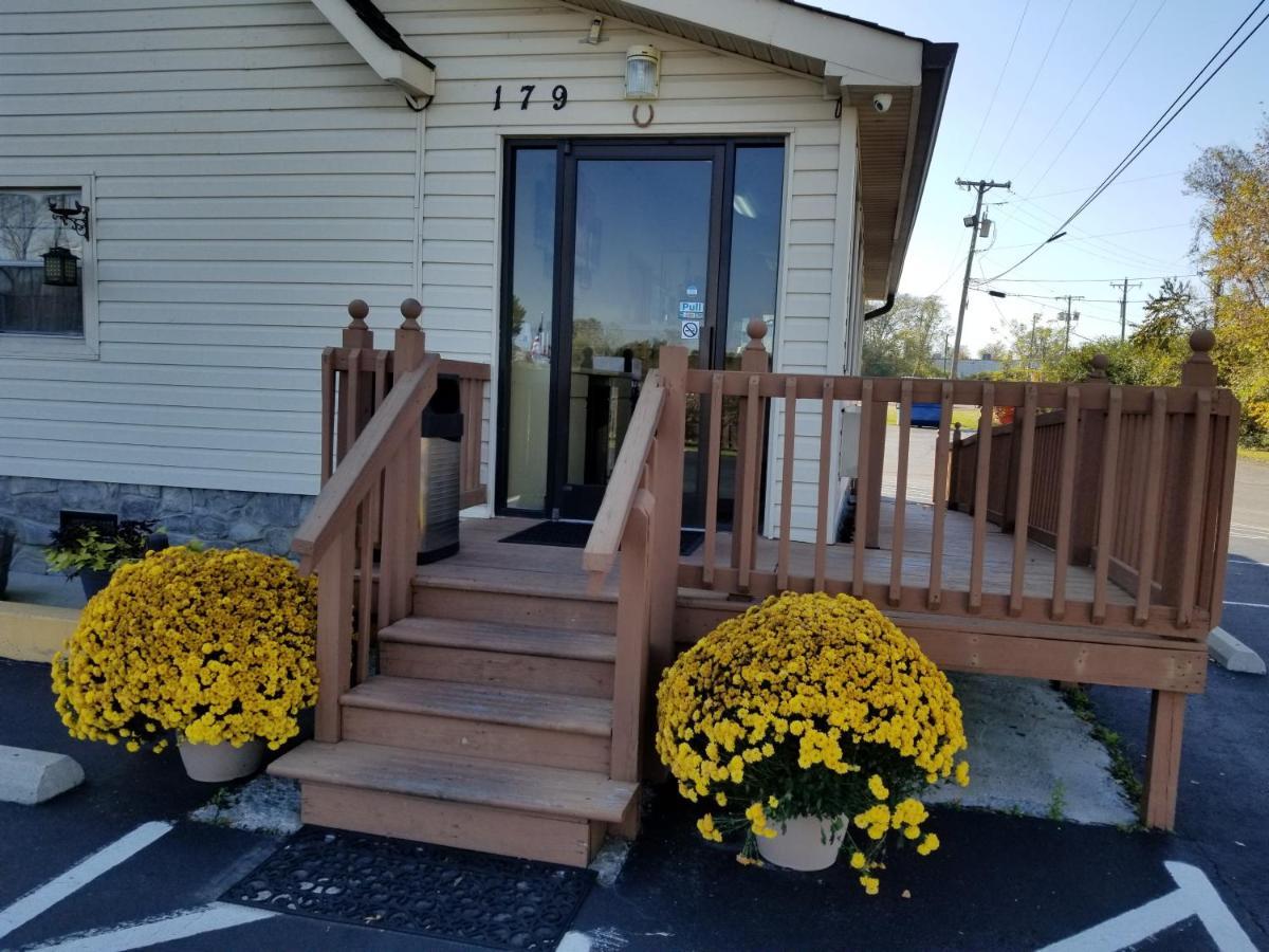 Drakes Creek Inn - Formerly The Relax Inn Hendersonville Exterior photo