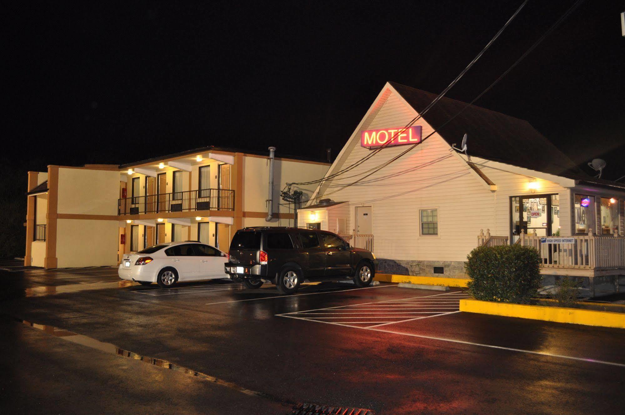 Drakes Creek Inn - Formerly The Relax Inn Hendersonville Exterior photo