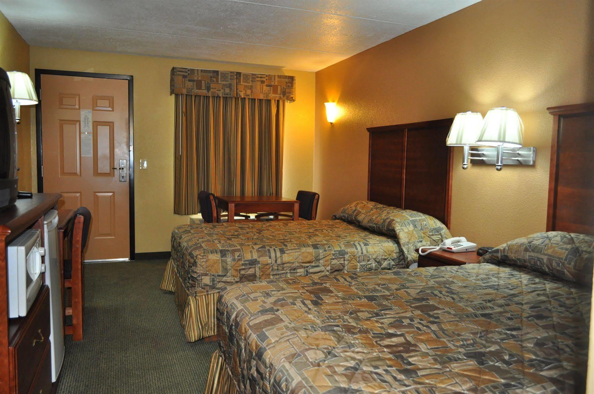 Drakes Creek Inn - Formerly The Relax Inn Hendersonville Exterior photo